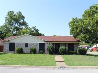 6925 Gary Ln, Fort Worth, TX 76112