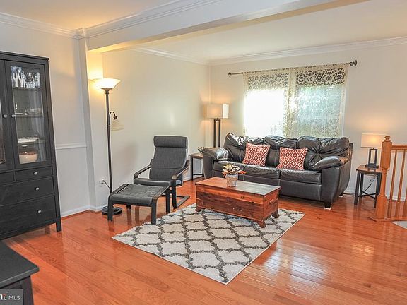 3rd image of 7428 Gadsby Sq