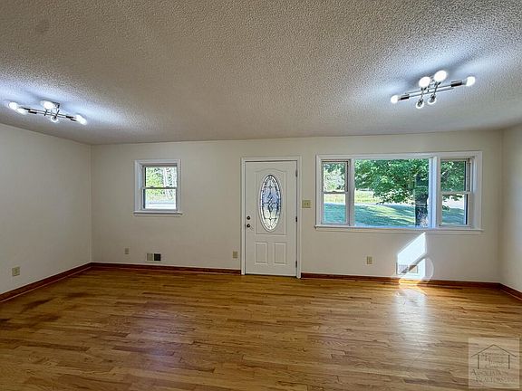 3rd image of 3414 Axton Rd