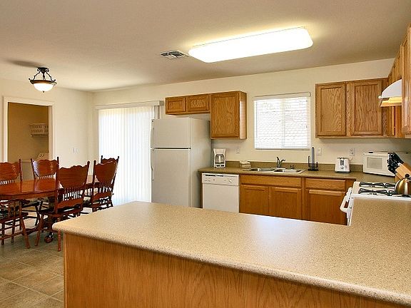5th image of 6061 Bagley Ave APT 05