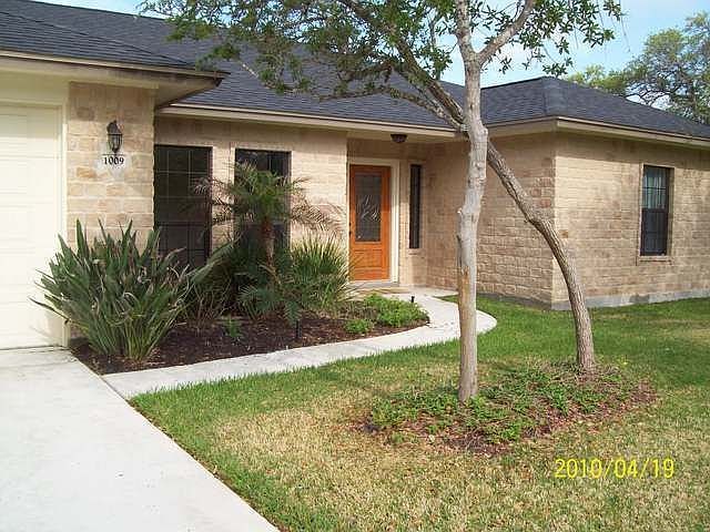 2nd image of 1009 Redwood Ave
