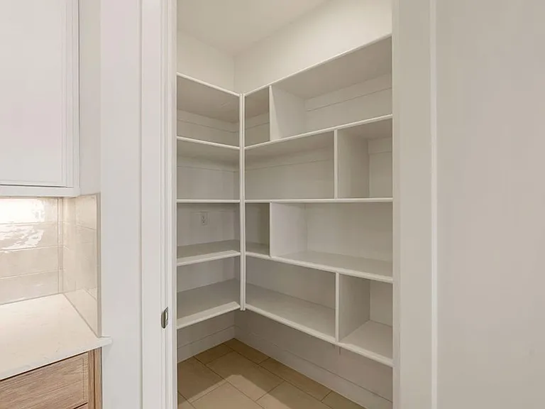 2433 Patricia Dr — Photo 15