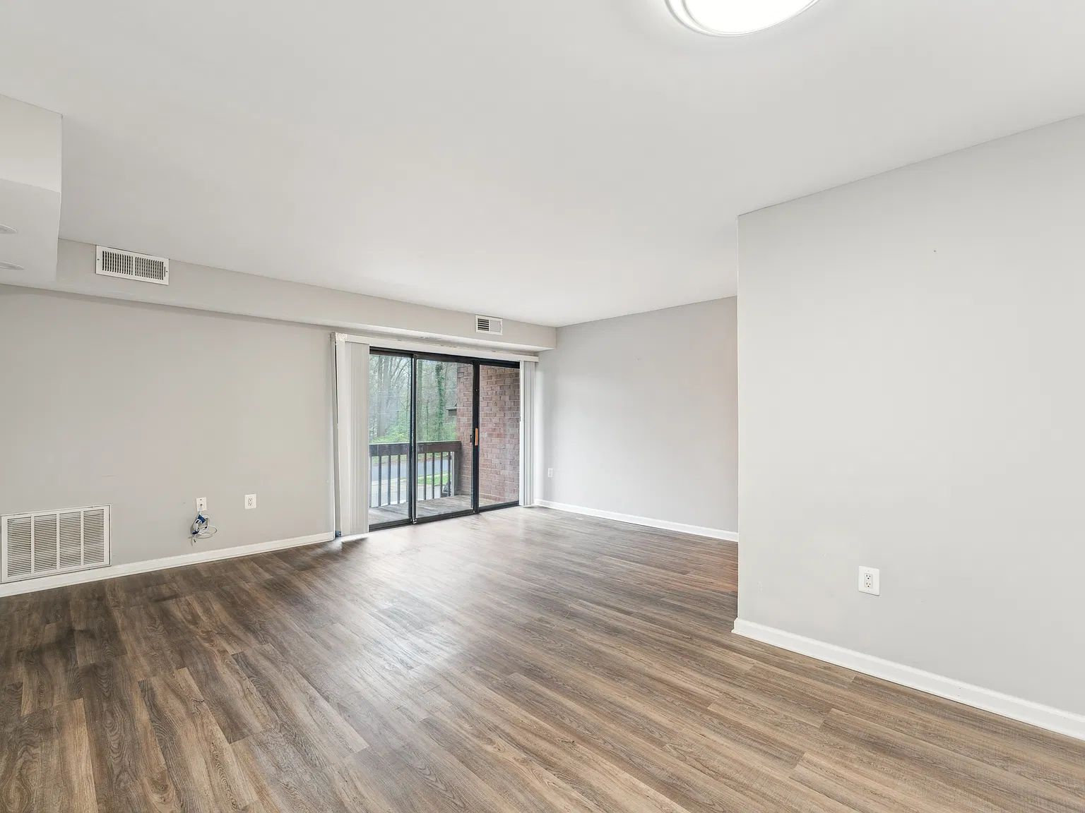 10724 W West Dr — Photo 3