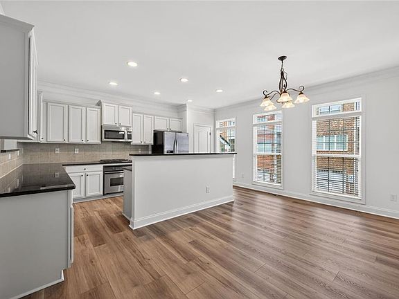 3rd image of 3209 Buck Way