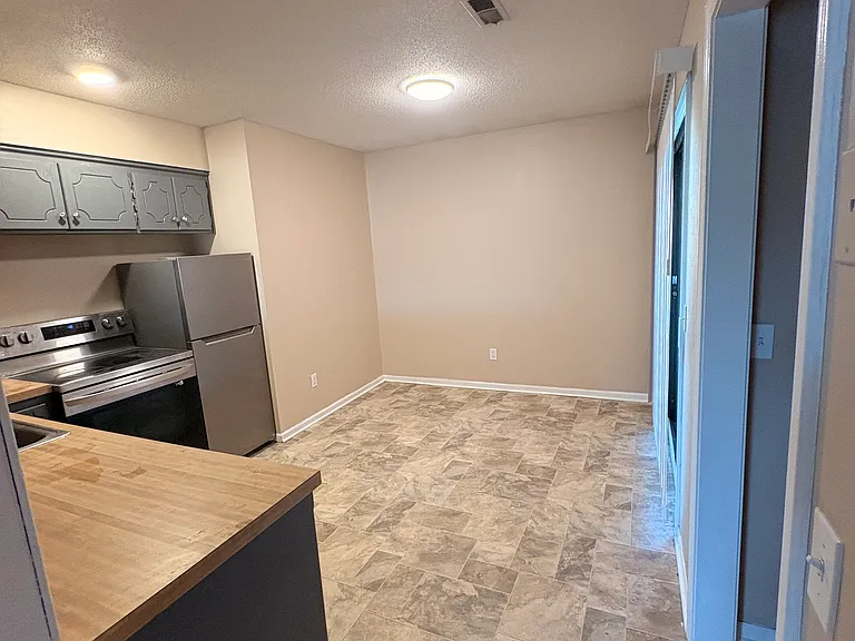 910 S Edgebrook Ln #A — Photo 5