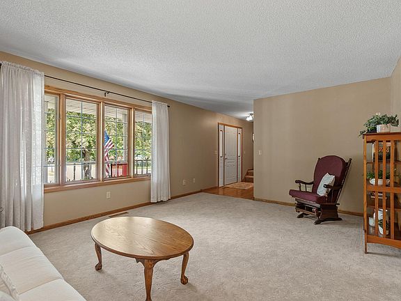 3rd image of 6427 Deerwood Ln