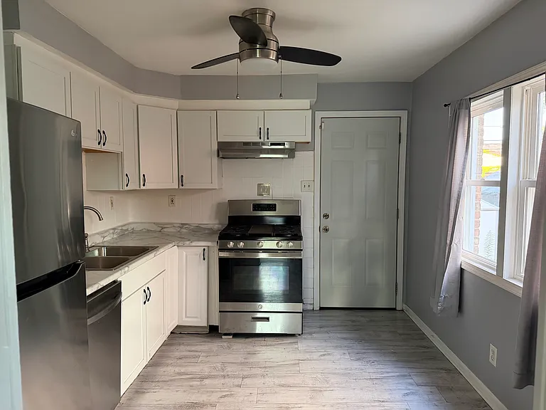 1469 Forest Ave — Photo 5