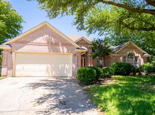 492 Shade Tree Cir, Hurst, TX 76054
