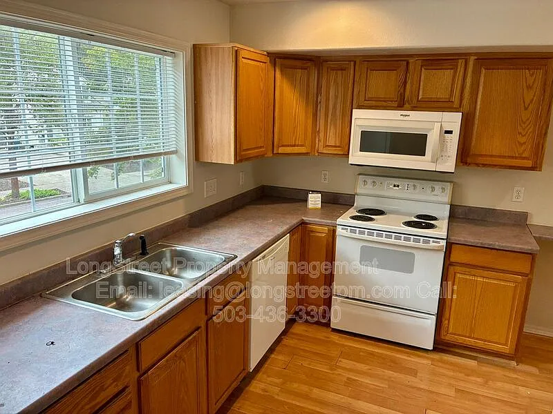 3 bed, 2.5 bath, 1768 sqft, $2,595 — Photo 3