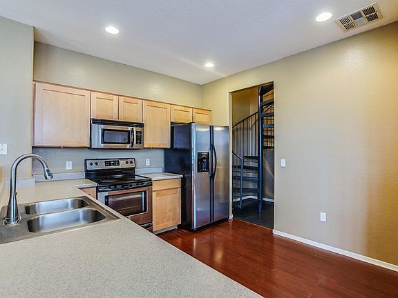 5th image of 2373 E Huntington Dr
