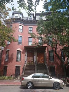 129 Pembroke St APT 1, Boston, MA, 02118