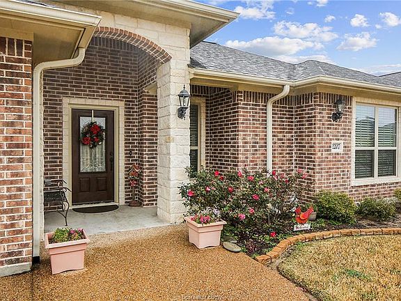 3rd image of 2207 Ironwood Dr