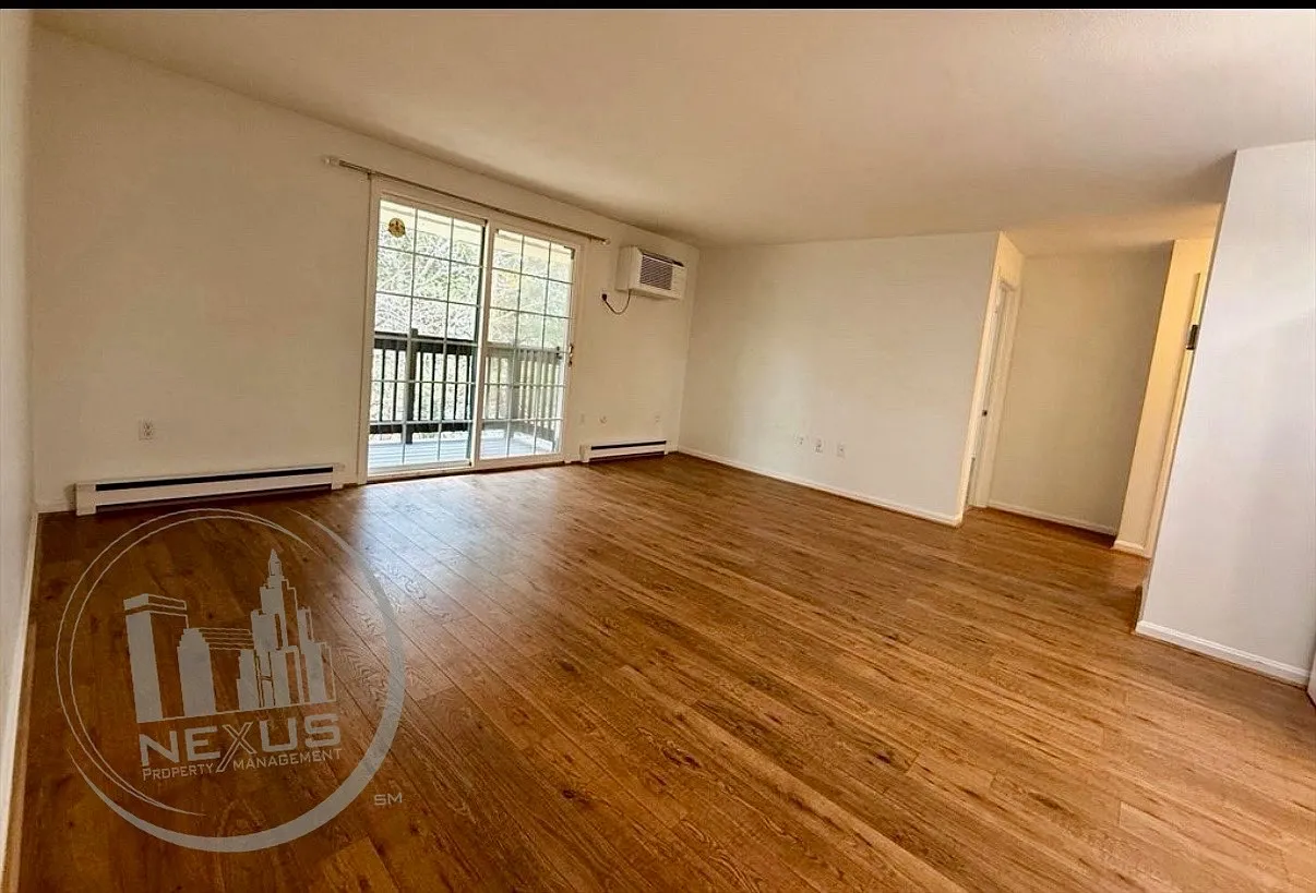 2 bed, 887 sqft, $2,295 — Photo 2
