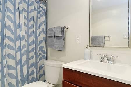 Bright and spacious full bathroom with tub-shower combinatio