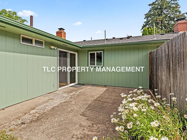 2199 Devos St — Photo 23