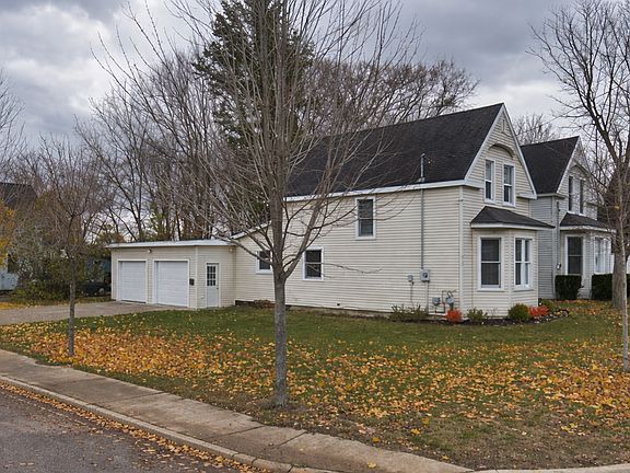2nd image of 717 Maple St
