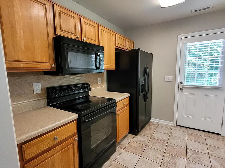 539 N Taylor St — Photo 7