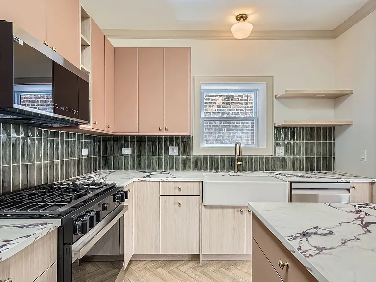 2704 W Argyle St #G — Photo 4