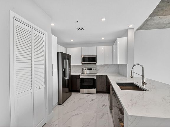5th image of 300 S Australian Avenue #1112
