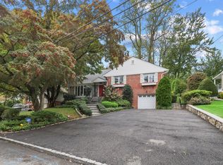 202 Old Wilmot Rd, Scarsdale, NY 10583