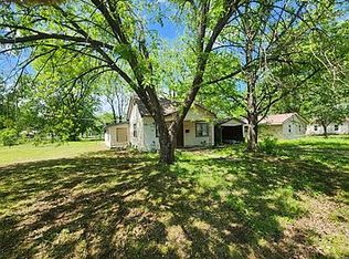 703 N Main St, Caney, KS 67333