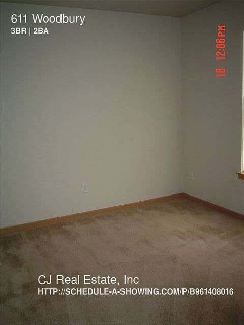 2nd image of 611 NW Woodbury Dr