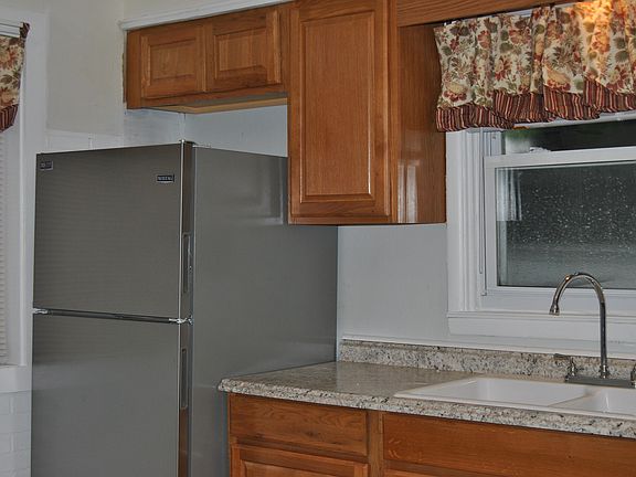 5th image of 209 Grumbach Ave