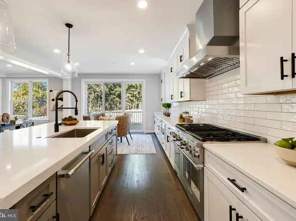 6105 Berkshire Dr, Bethesda, MD 20814