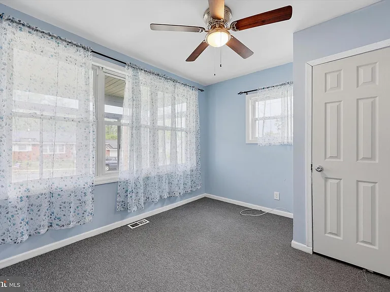 334 N Oakland Ave — Photo 9