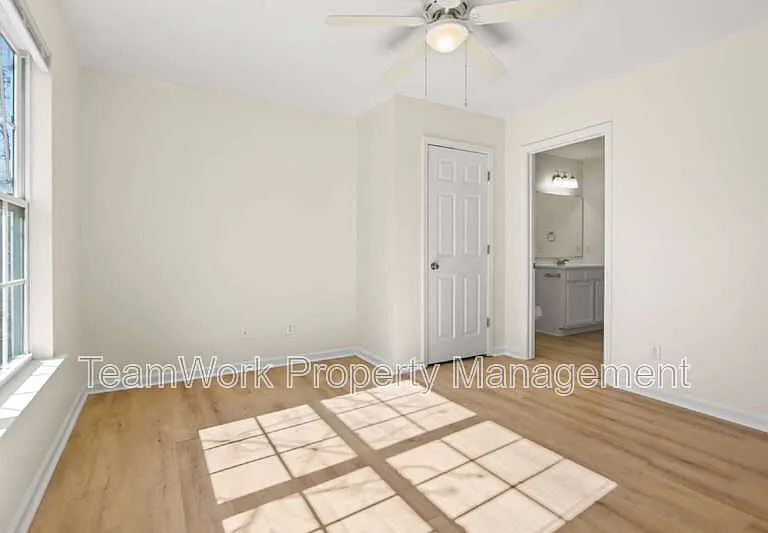 131 Boone St — Photo 12