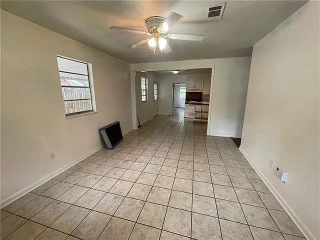 3 bed, 1.0 bath, 1298 sqft, $1,200 — Photo 4