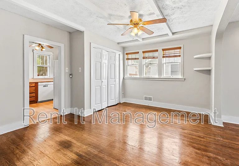 2315 N 61st St — Photo 8