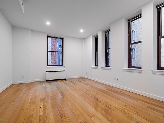 3rd image of 37 Wall St APT 19J