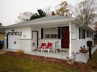 384 Saint Thomas Dr, Toms River, NJ 08757