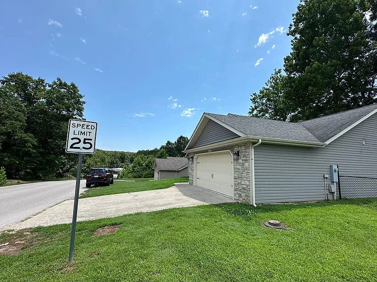 333 Lyle Curtis Cir — Photo 50