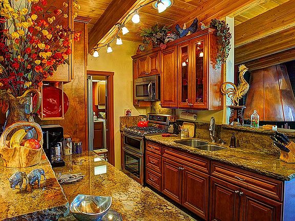 4th image of 54561 Wildwood Dr