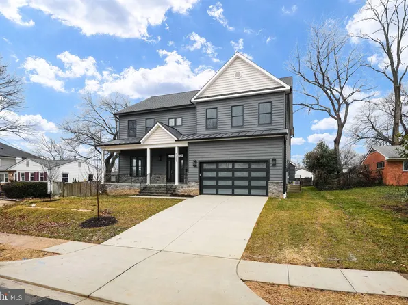 7431 Sportsman Dr, Falls Church, VA 22043
