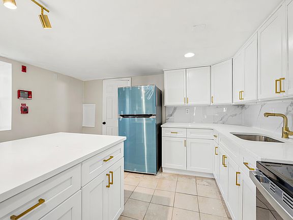 4th image of 1873 E Tulpehocken St #L