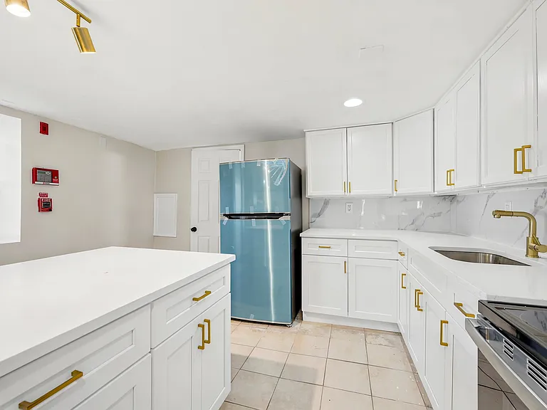 1873 E Tulpehocken St #L — Photo 4