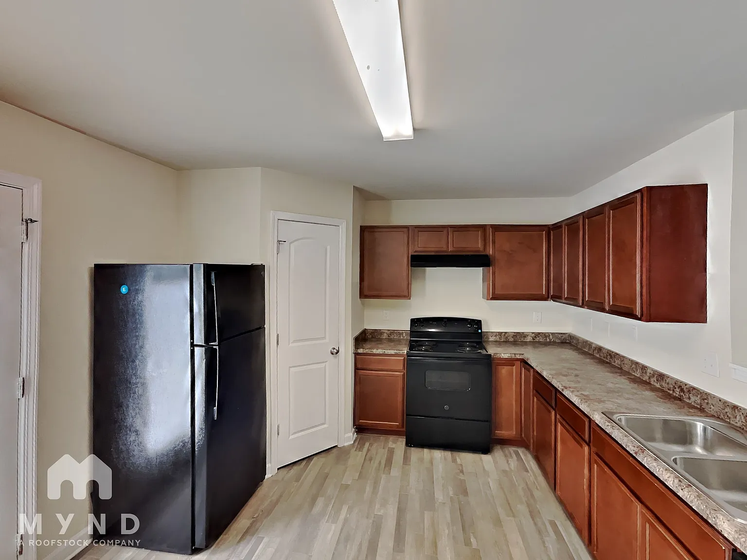 3 bed, 2.5 bath, 1478 sqft, $1,565 — Photo 2