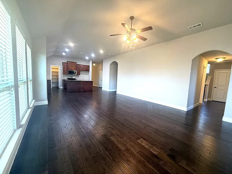1109 Abbey Ln — Photo 10