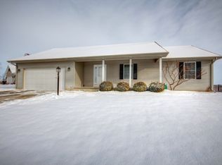 616 N Glover Ct, Saint Joseph, IL 61873