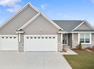 3980 E Cooper Ct, Oak Creek, WI 53154