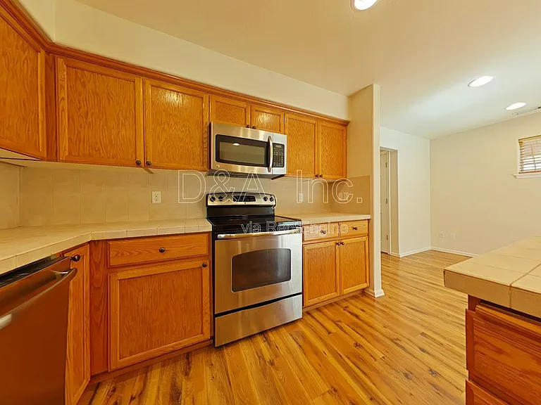 3523 SE Midvale Dr — Photo 5