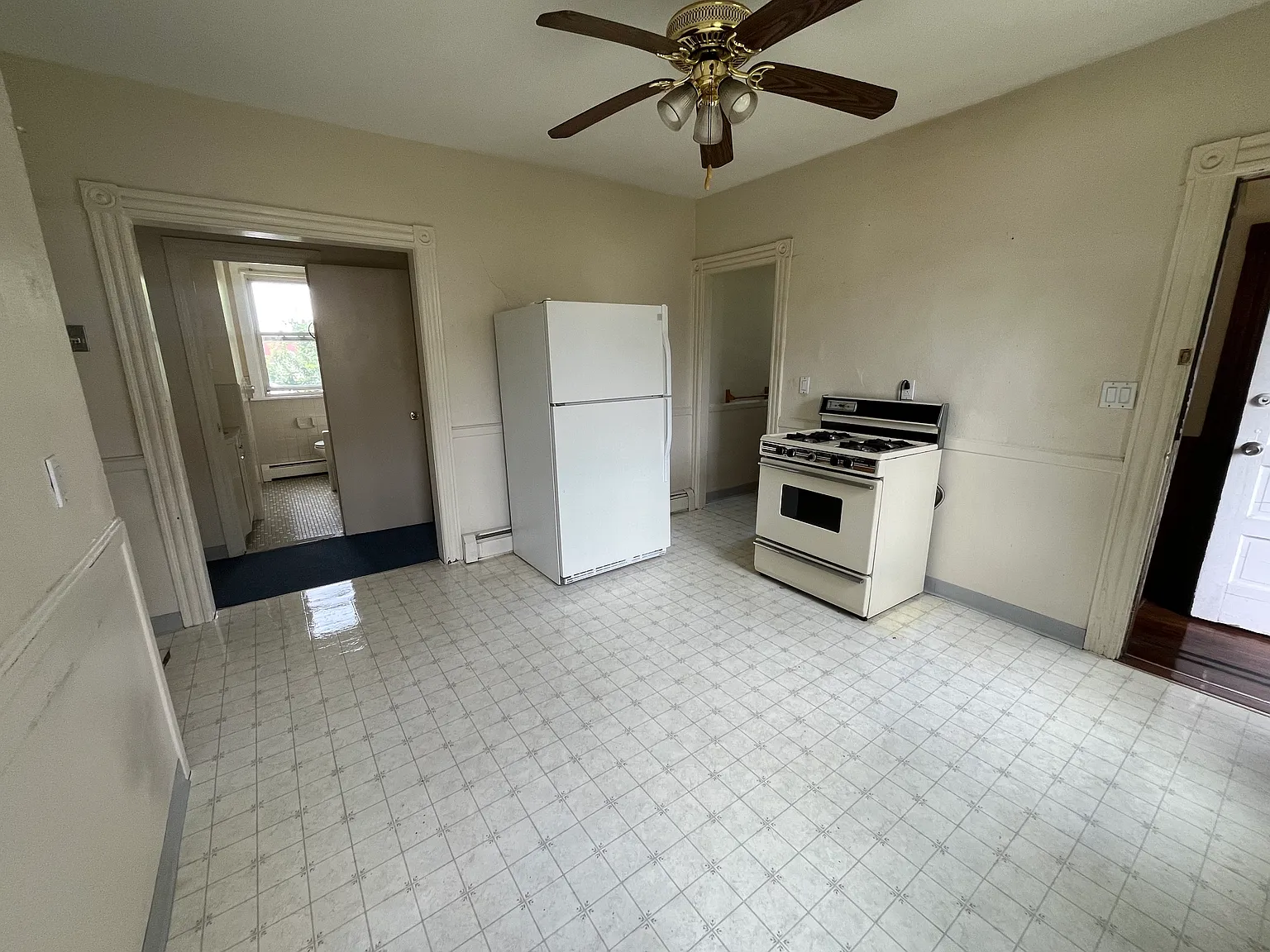 2 bed, $1,300 — Photo 2