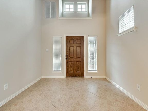 3rd image of 512 Eastland Dr