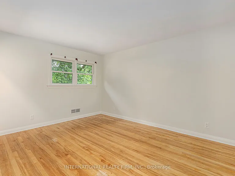 323 Lanark Ave N — Photo 18