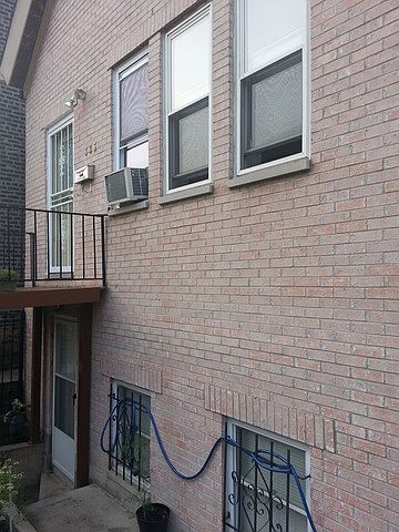 2nd image of 936 W 31st Pl