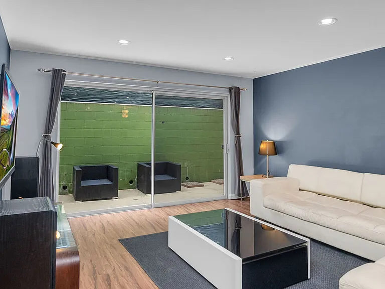 2260 N Cahuenga Blvd #106 — Photo 21