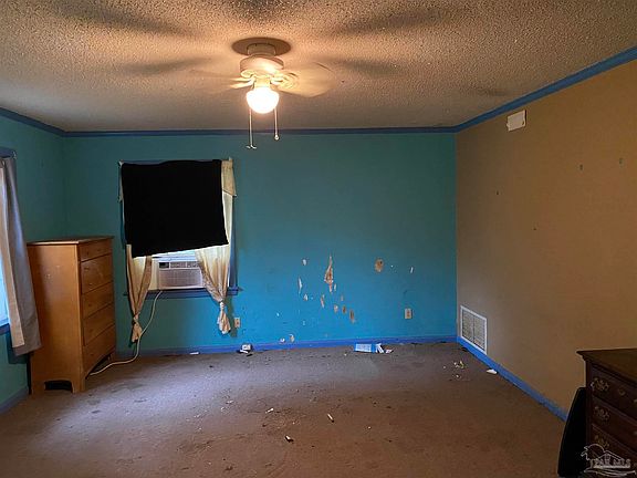 4th image of 6208 Sarah Dr